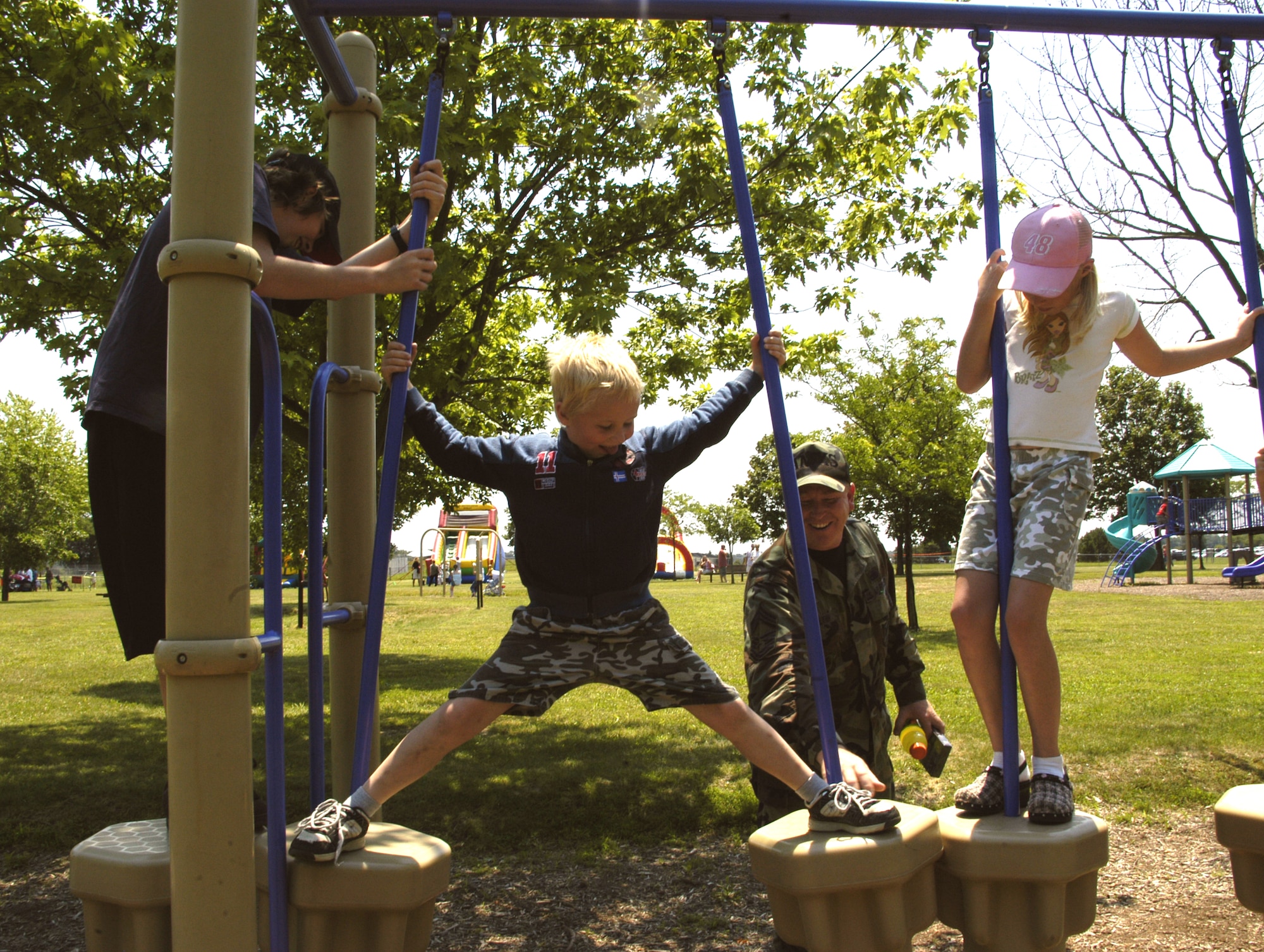 Chief Master Sgt. Jon Lynn, 436th Aircraft Maintenance Squadron, spends some time with his children Christopher, Nicholas and Stephanie as they play together at the Eagle’s Nest Picnic Area during the Wing Picnic June 13. (U.S. Air Force photo/Airman 1st Class Shen-Chia Chu)