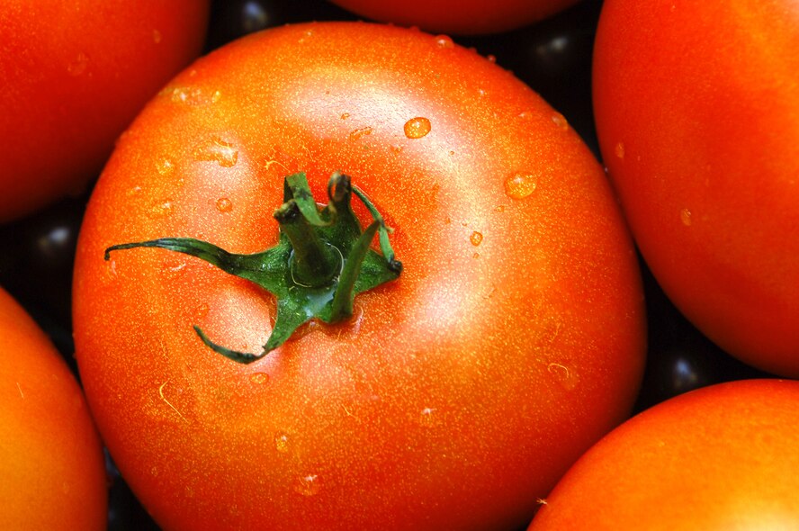 MINOT AIR FORCE BASE, N.D. -- Red, round tomatoes at the Minot AFB commissary are safe for base consumers to eat. The tomatoes at the base commissary are shipped in from Canada, which is one of the areas the FDA has not associated with the salmonellosis outbreak. (U.S. Air Force photo by Airman 1st Class Kelly Timney)