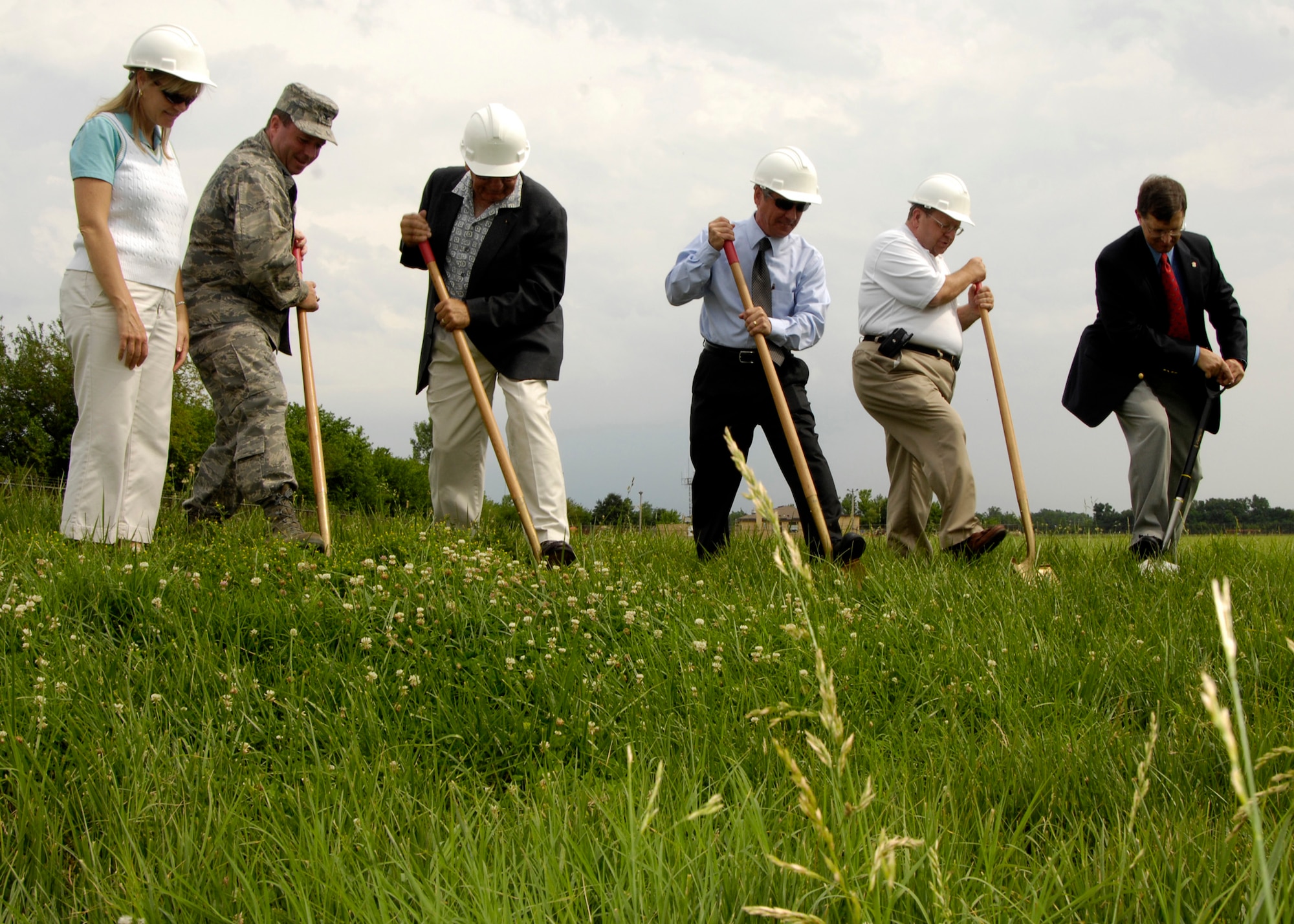 SCOTT AIR FORCE BASE, Ill. -- 375th Airlift Wing Commander Col. Alan L. Hunt and his wife, Bob Dintleman, Mike Buhlman, Al Gepford and former 375th Airlift Wing vice commander and president of the Air Park committee, Larry Strube, dig their shovels into the ground that will soon become the Scott Field Heritage Air Park. 
(U.S. Air Force photo/Senior Airman Mildred Guevara)