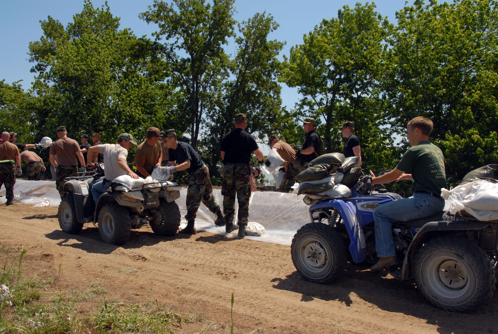 Members of the 185th Air Refueling Wing (ARW), Sioux City, Iowa, are unloading sand bags and raising the level of a levee to help prevent flooding north of Burlington, Iowa.  Close to 500 members of the 185th ARW are mobilized to help with the record breaking floods devastating eastern Iowa.
Official Air Force Photo by: MSgt. Bill Wiseman
Photo Released by: Capt. Kevin Heinenman 185 ARW/PAO

