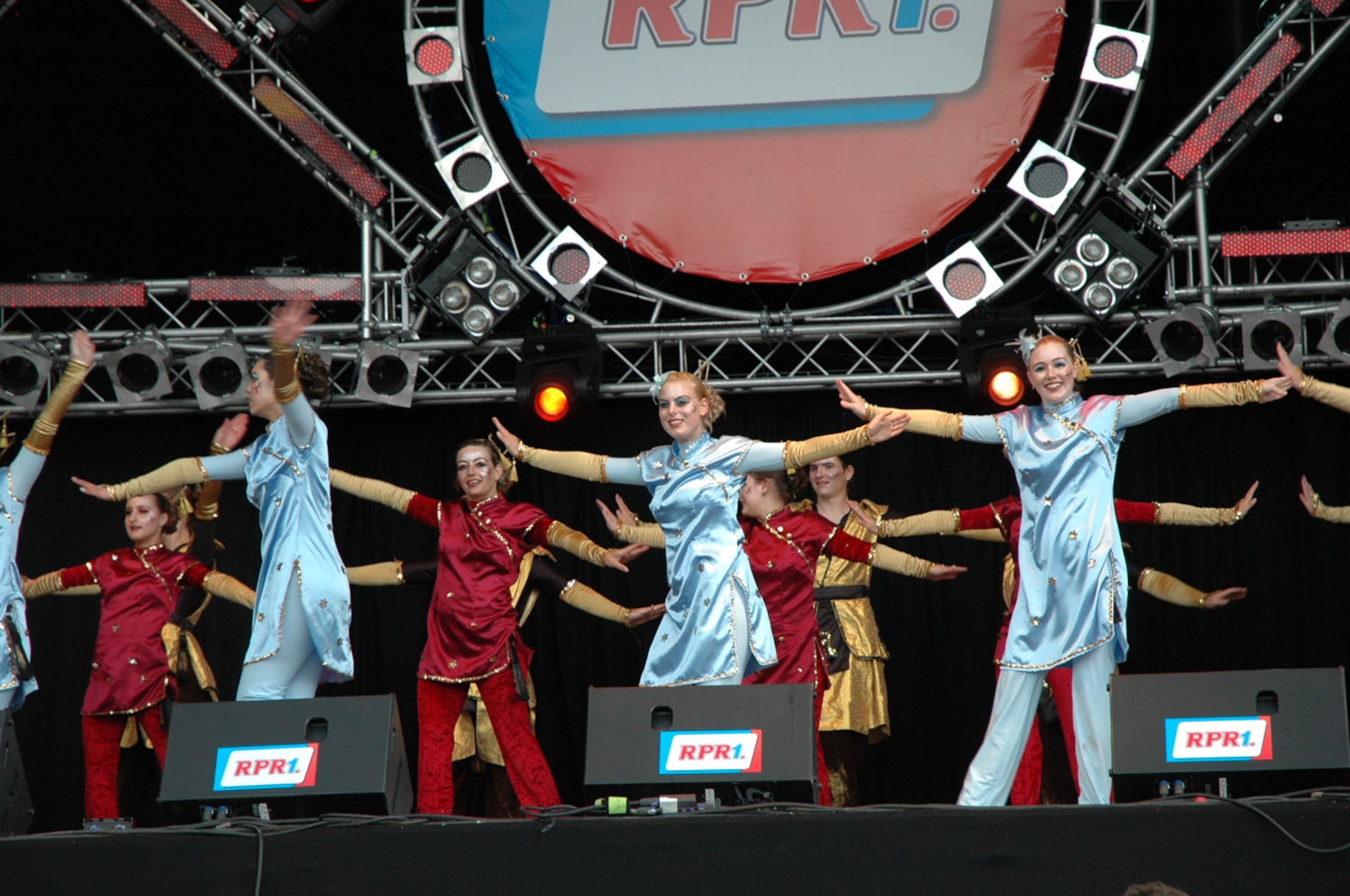 A group of dancers perform on a giant stage during the Rheinland-Pfalz state fair June 13-15 in Bad Neuenahr-Ahrweiler. The dancers received loud applause from the observers. (U.S Air Force Photo/Iris Reiff)