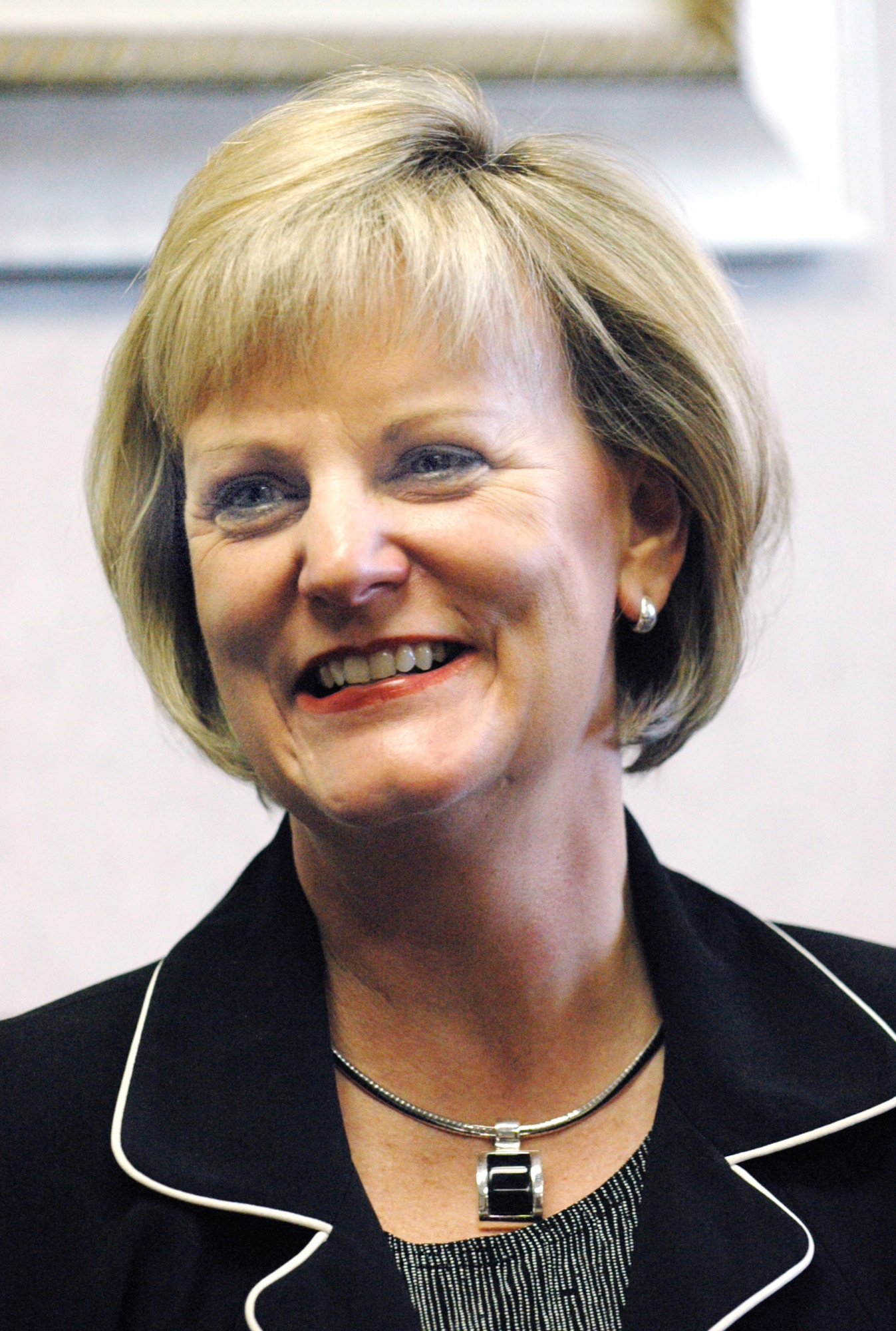 Patsy Reeves, Robins director of contracting, has been selected for reassignment as the director of contracting for the Aeronautical Systems Center at Wright-Patterson Air Force Base. U. S Air Force photo by Sue Sapp