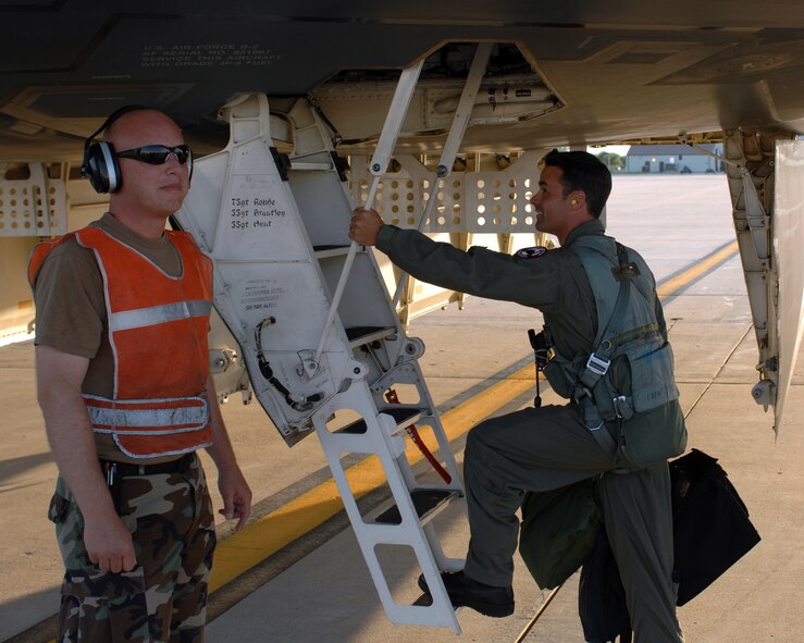 WHITEMAN AIR FORCE BASE, Mo., - Maj. David Thompson, 131st Fighter Wing pilot, prepares to board the Spirit of Arizona. Major Thompson and his Missouri National Guard counter parts completed the first all-Air National Guard B-2 sortie here June. 18. The flight was piloted and launched sole by Missouri Air National Guard personnel. (U.S. Air Force photo/Staff Sgt. Charles Larkin)