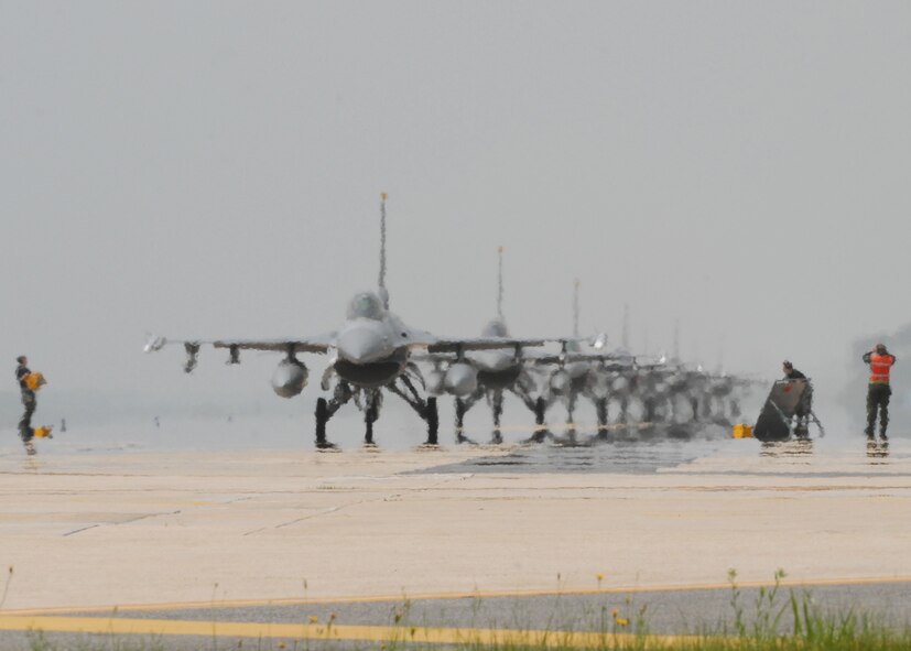 KUNSAN AIR BASE, Republic of Korea—a line of F-16s from the 80th Fighter Squadron taxi here during the Max Thunder exercise June 19. Training side-by-side is part of day-to-day operations for ROKAF and USAF forces at Kunsan Air Base. The bi-lateral training received during Max Thunder will not improve interoperability, but is also intended to assist the ROKAF prepare for RED FLAG Nellis in August 2008.  
(U.S. Air Force Photo/Staff Sgt Araceli Alarcon)
