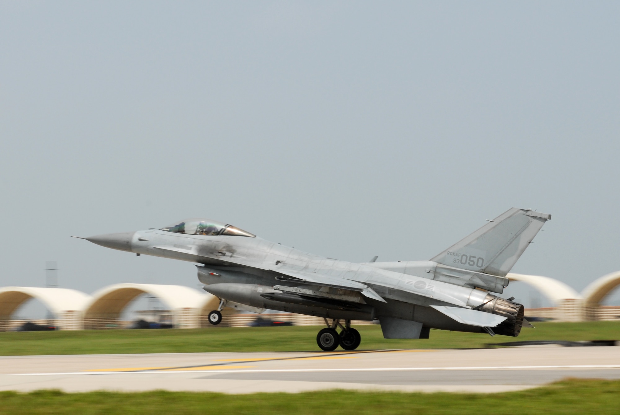 KUNSAN AIR BASE, Republic of Korea--A KF-16 from the Republic of Korea Air Force's 11th Fighter Wing takes off during exercise Max Thunder 08-01 here June 19. Training side-by-side is part of day-to-day operations for ROKAF and USAF forces at Kunsan Air Base. The bi-lateral training received during Max Thunder will not only improve interoperability, but is also intended to assist the ROKAF prepare for RED FLAG Nellis in August 2008. (US Air Force photo by: Senior Airman Angela Ruiz) 


