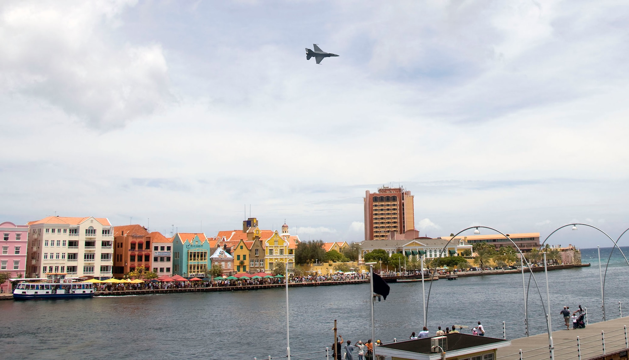 Curacao, Netherlands, Antilles -- The Viper East demonstration team performs their routine over the Punda neighborhood in Curacao, Netherlands Antilles.   The Viper East team joined an Air Forces Southern effort to augment "Dutch Navy Days," a celebration put on every three years by the Dutch military to honor their naval heritage and partnership with the people of Curacao.  Capt. George Clifford, from Shaw AFB, South Carolina, flew the F-16 demonstration over the Caribbean island while safety observers and Air Forces Southern staff monitored the show site.  (Photo by Peter Bijpost)