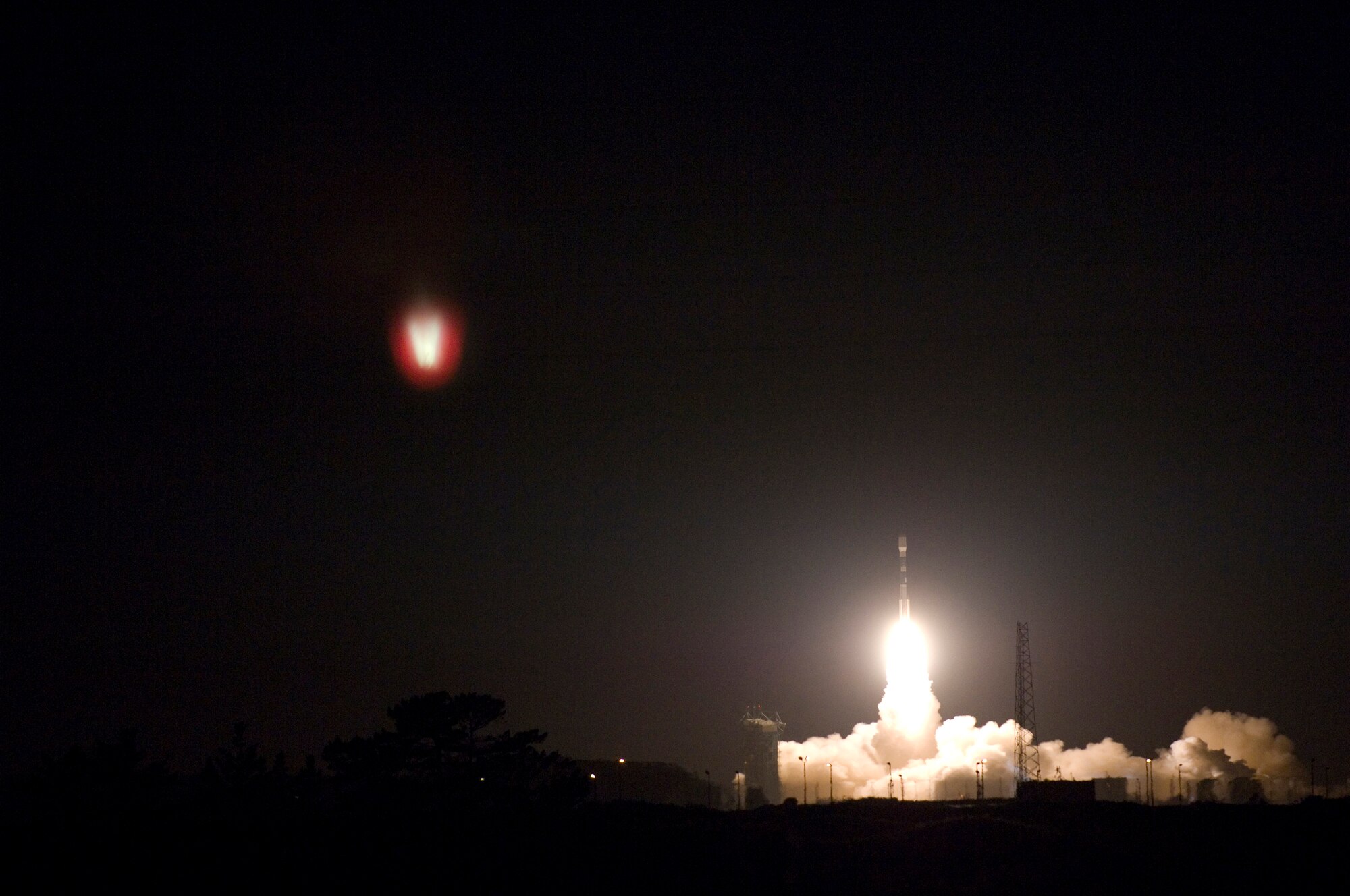 VANDENBERG AIR FORCE BASE, Calif.-- Team Vandenberg successfully launches a Delta II rocket from Space Launch Complex-2 at 12:46 a.m. Friday. The rocket carried the OSTM/Jason-2 Satellite into an 830-mile near-circular orbit. The primary role of the spacecraft will be to measure and gather information about ocean topography.
(U.S. Air Force/Staff Sgt Luke P. Thelen)