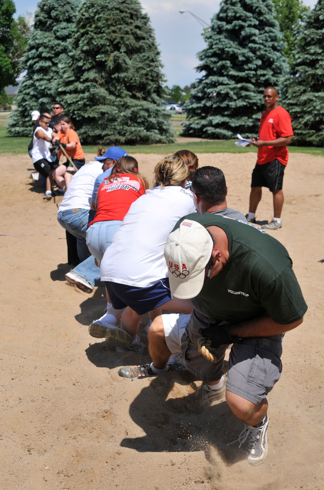Battling against their brawn, members of the 21st Space Wing compete in tug-of-war competitions during Sports Day activities June 19 at Peterson Air Force Base, Colo. Sports Day is an annual event that gives members of the wing time to build teamwork skills and boost morale. The event also offers the wing a chance to flex its “Fit to Fight” muscles. (U.S. Air Force photo/Larry Hulst)