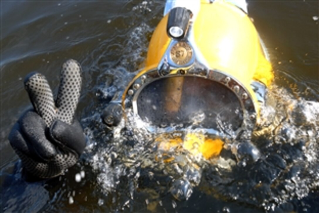 U.S. Navy Petty Officer 1st Class Rob Anderson signals that he is ready to descend to the former Soviet submarine Juliett 484, Providence R.I., June 20, 2008. The submarine sank during a storm at her mooring point in about 30 feet of water in April of 2007. Anderson is a Navy Reservist stationed with NAVSEA Systems Explosive Ordinance Disposal Tech Support Unit in Indian Head, Md. 