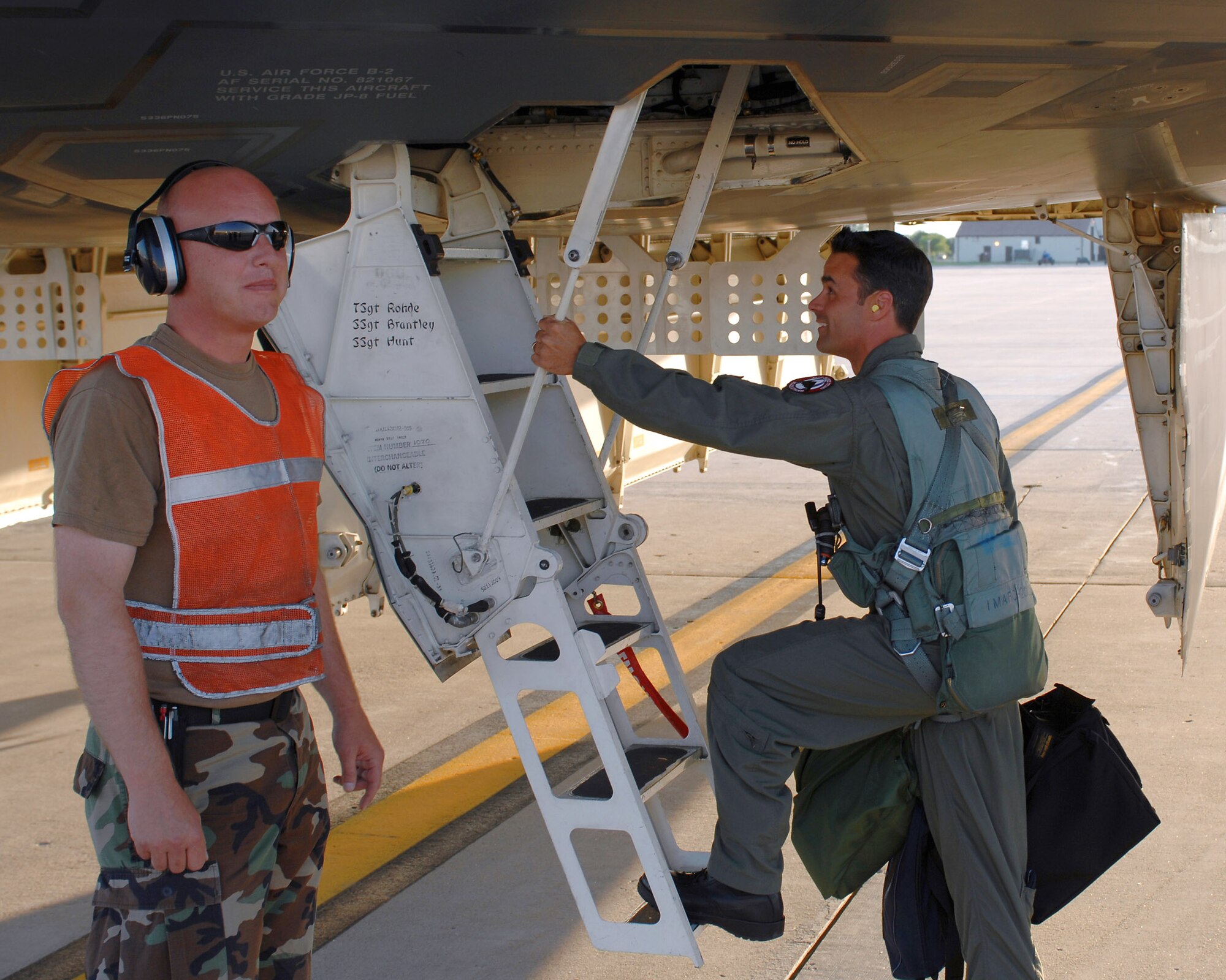 Maj. David Thompson prepares to board a B-2 Spirit June 18 at Whiteman Air Force Base, Mo. The flight was piloted and launched solely by Missouri Air National Guard personnel. Major Thompson is a 131st Fighter Wing pilot. (U.S. Air Force photo/Staff Sgt. Charles Larkin) 
