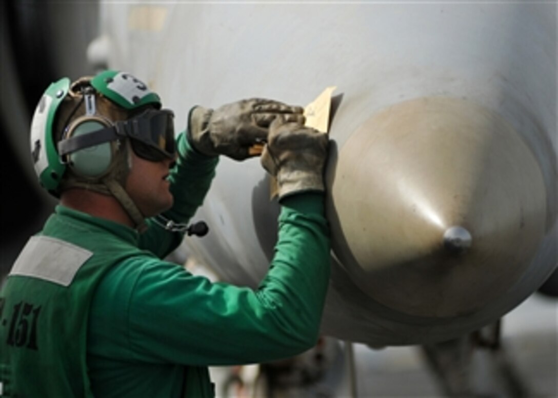 A flight deck chief notes the status of an F/A-18C Hornet aircraft as it is prepared for flight operations on the flight deck of the Nimitz-class aircraft carrier USS Abraham Lincoln (CVN 72) while underway in the Arabian Gulf on June 11, 2008.  The Lincoln is deployed to the U.S. Navy 5th Fleet area of responsibility to support maritime security operations.  