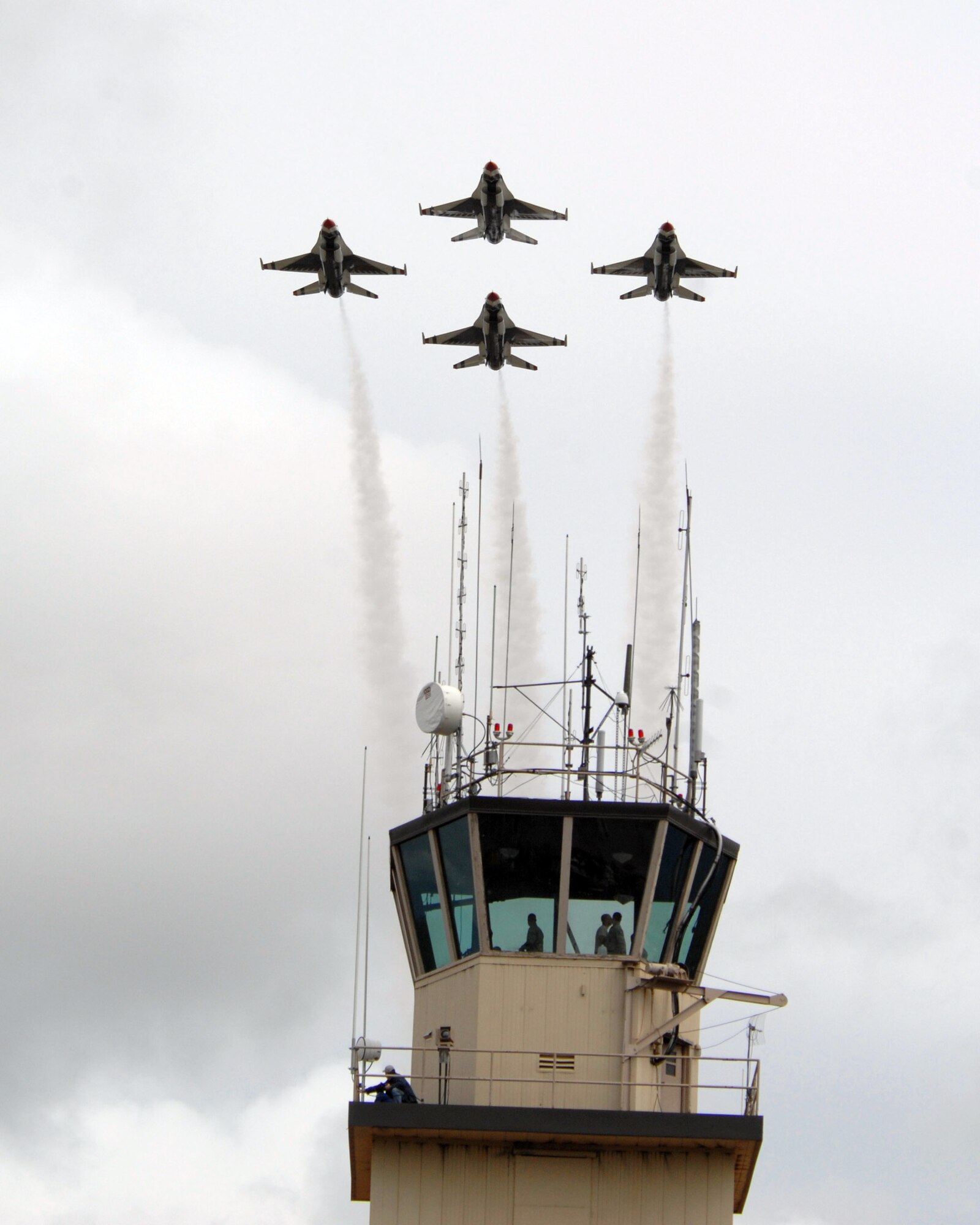 The U.S. Air Force Thunderbirds flight demonstration team flies over the Red-Flag Alaska tower during the 2008 "Soaring into Solstice" Thunderbirds Show June 24 at Eielson Air Force Base, Alaska, June 24. The Thunderbirds are assigned to the U.S. Air Force Air Demonstration Squadron at Nellis AFB, Nev. (U.S. Air Force photo/Staff Sgt. Tia Schroeder) 
