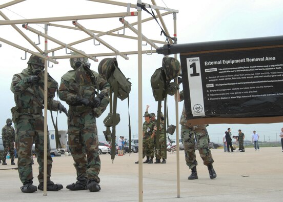 KUNSAN AIR BASE, Republic of Korea —Two Republic of Korea Army soldiers from the First Battalion remove their external equipment at the first decontamination station here June 24. (U.S. Air Force Photo/Staff Sgt Araceli Alarcon)