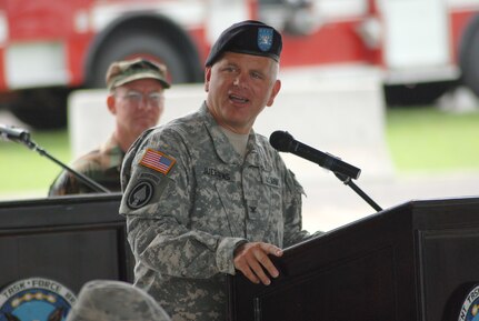 Coronel Richard Juergens comandante entrante de La Fuerza de Tarea Conjunta Bravo da su discurso durante el traspaso de mando celebrado el d?a 27 de Junio en la Base Aere Soto Cano.