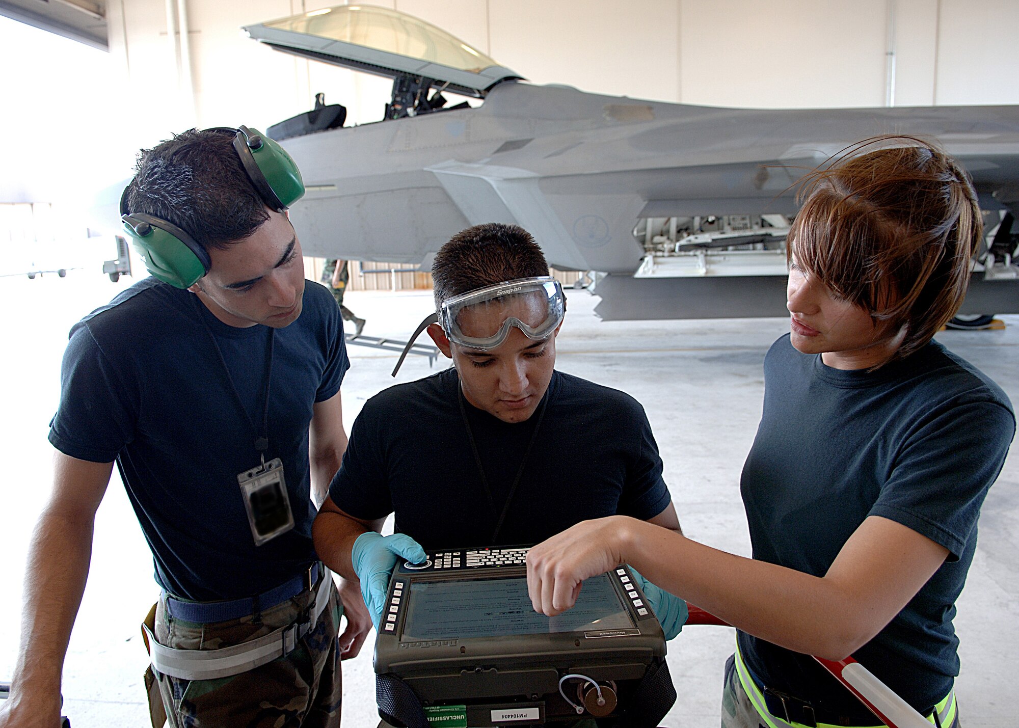 Senior Airman Audrey Howell, Senior Airman Leon Archuleta and Airman David Nash, all of the 49th Aircraft Maintenance Squadron learn new function on the personal maintenance aid at Holloman Air Force Base, N.M.  (U.S. Air Force photo/Airman 1st Class John Strong) 
  