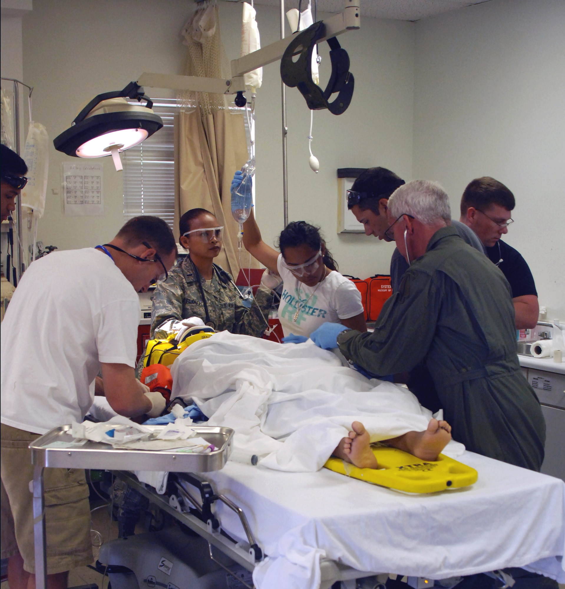 Joint Task Force-Bravo Medical Element staff members stabilize a patient in preparation for air transport Feb. 26 from Soto Cano Air Base, Honduras, to Tegucigalpa, Honduras. More than 50 JTF-Bravo staff, as well as a crew from the 1-228th Aviation Regiment, assisted in transporting Hondurans severely injured in a roll-over accident to Hospital Escuela in Tegucigalpa. (U.S. Air Force photo/Tech. Sgt. John Asselin) 
