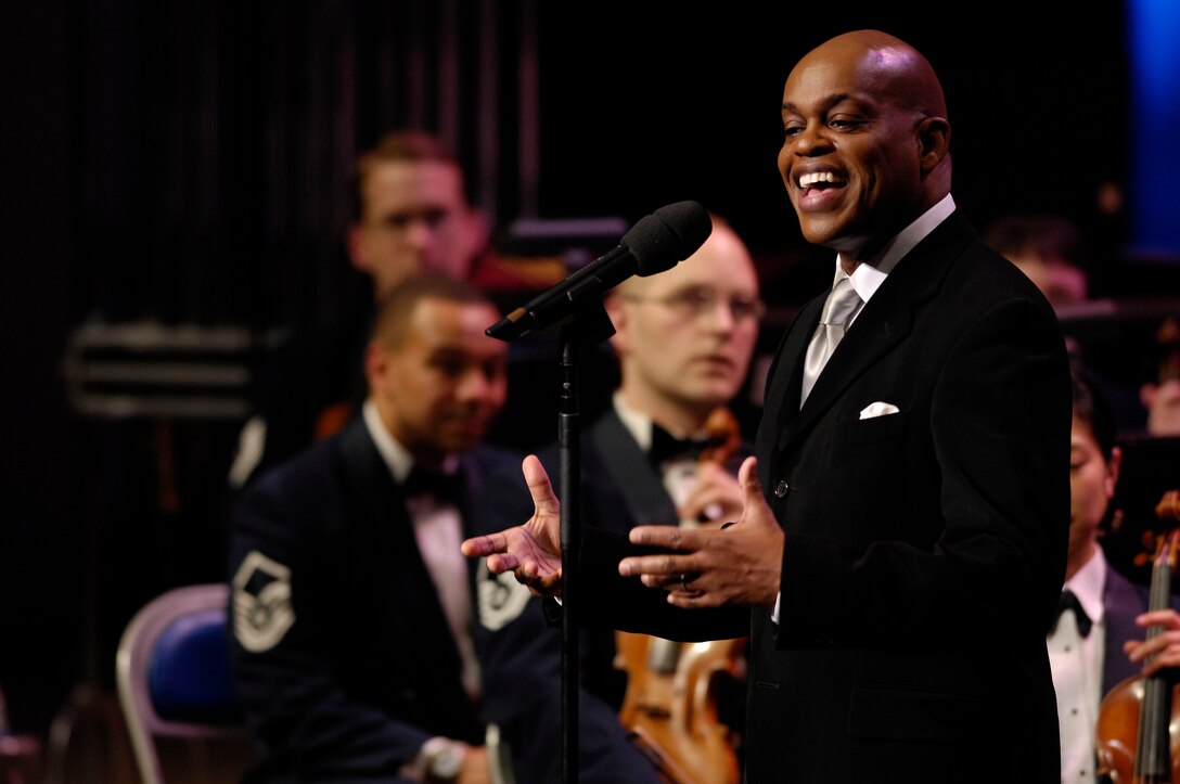 Baritone vocalist Jubilant Sykes performs with the United States Air Force Symphony Orchestra on February 24. The concert was part of the USAF Band's 2008 Guest Artist Series at DAR Constitution Hall in Washington, D.C. (Official Air Force photo by Airman 1st Class Marleah Miller)