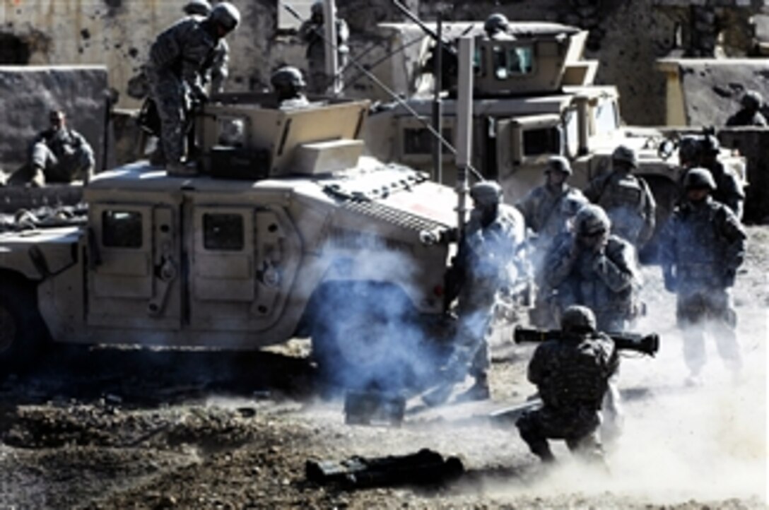 U.S. Army soldiers maintain weapons qualifications on the Warrior Range in Kirkuk, Iraq, Feb. 28, 2008. The soldiers are assigned to the 10th Mountain Division's 22nd Infantry Regiment, 2nd Battalion, Delta Company.