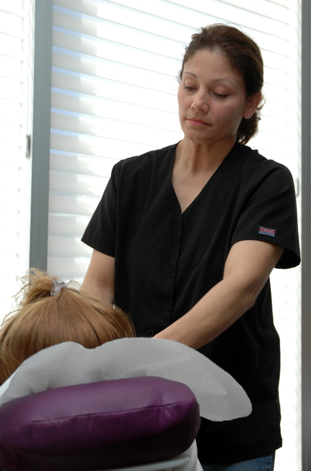 Freeda Marshall gives a complimentary massage to Diane Wilson at the Health and Fitness Expo sponsored by Eglin's Health and Wellness Center Feb. 27. (U.S. Air Force photo by Airman 1st Class Anthony Jennings)