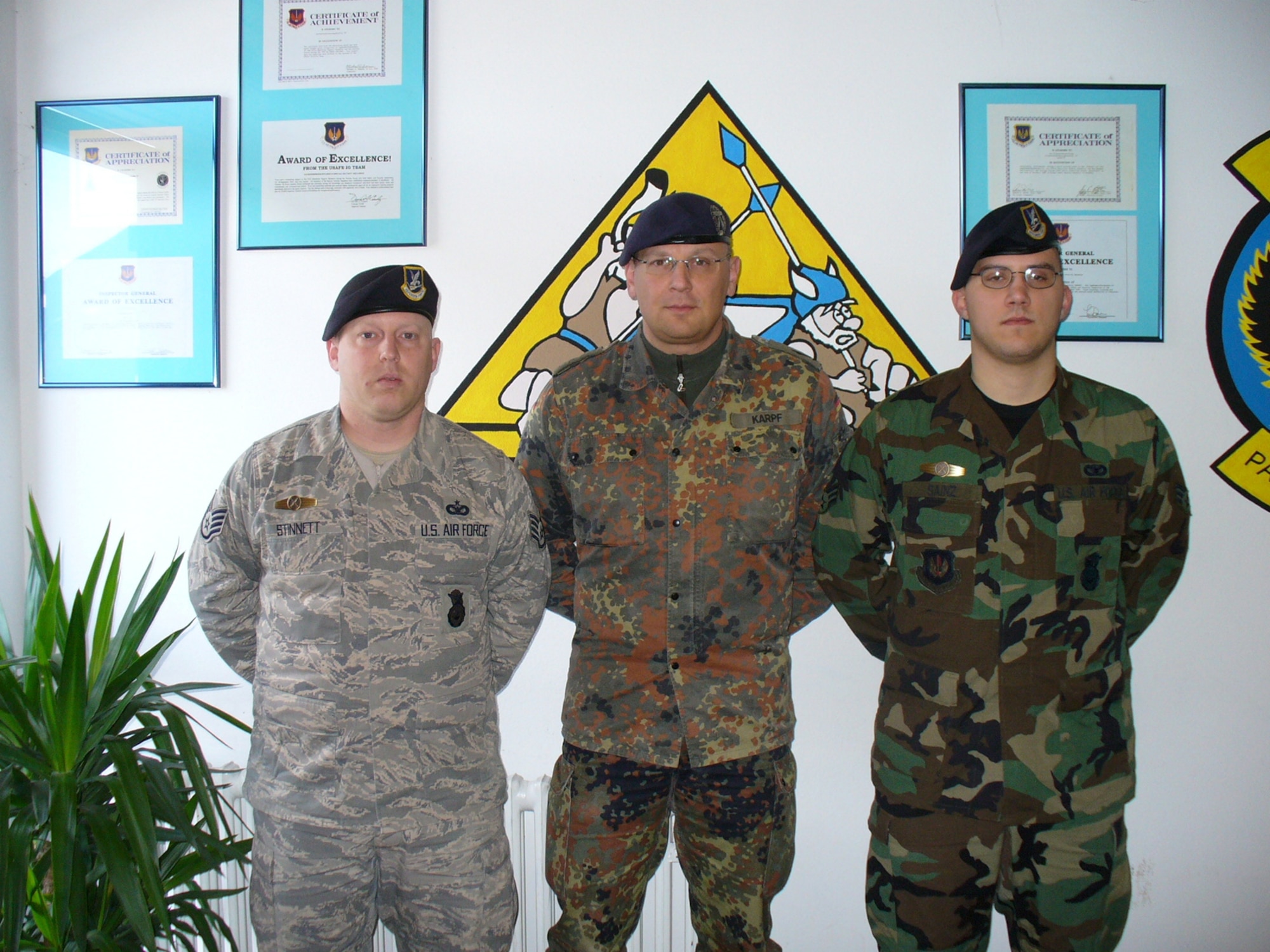 BUECHEL AIR BASE, Germany – (Center) German Air Force Maj. Harold Karpf, commander of the Sicherungstaffel S, Security Forces Squadron, stands with (left) Staff Sgt. Seth Stinnett and Senior Airman Jarrett Sainz after presenting them with the German Air Force Security Forces Function Badge in bronze. The Airmen are both assigned to the 702nd Munitions Maintenance Squadron. (Courtesy photo)