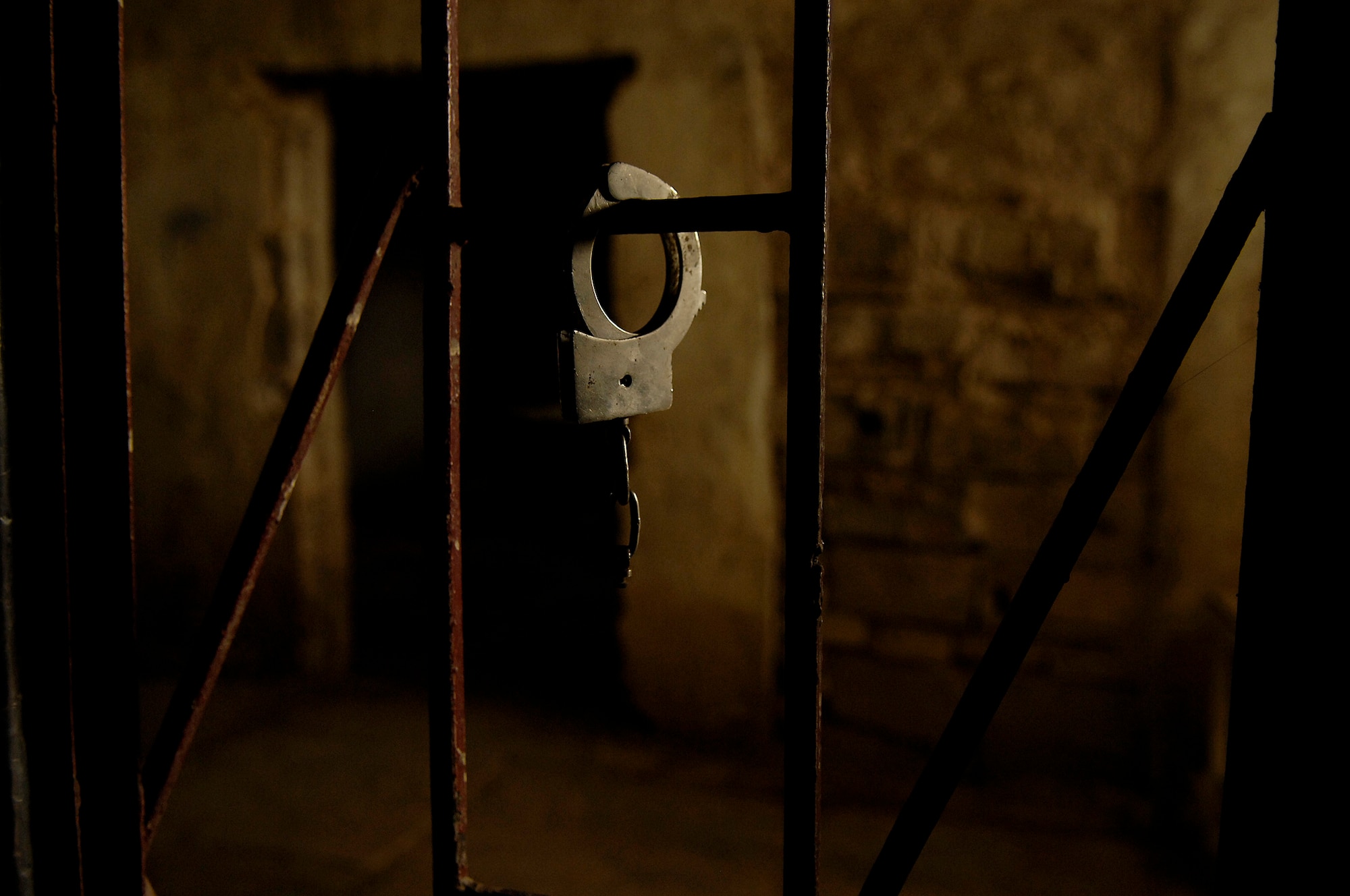 A handcuff is left behind in an al-Qaede in Iraq torture house and prison in northern Zambraniyah, Iraq, Mar., 10 2008. (U.S. Air Force photo by Master Sgt. Andy Dunaway) (Released)
