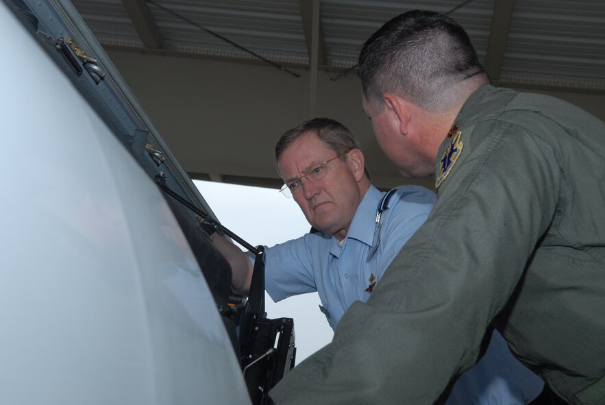 Maj. Jarrett Edge (right) of the 559th Flying Training Squadron shows Lt. Gen. Hans de Jong, Royal Netherlands Air Force commander, the cockpit of a T-6 aircraft during the general’s visit to Randolph Air Force Base, Texas, March 10. (Photo by Richard McFadden)