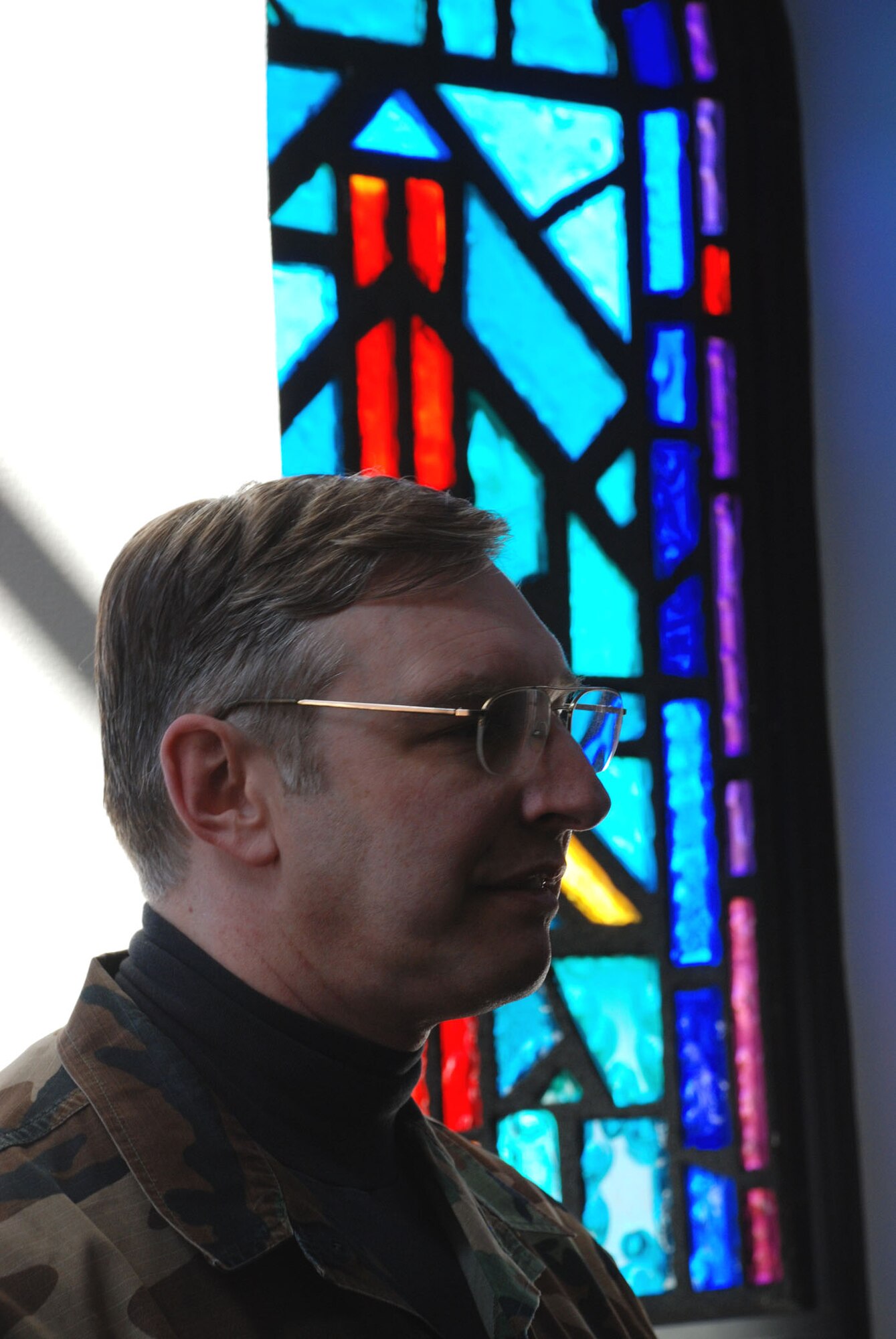 The 932nd Airlift Wing's chapel staff, including Master Sgt. Harold Von De Bur brightly welcomed three broadcasters from the University of Illinois during a recent tour.  Telling the story of his Air Force Reserve work with enthusiasm and energy is Sergeant Von De Bur.  He is a chaplain's assistant temporarily located at Chapel One, room 122 during UTA Hours: 0730-1100, or 1230-1600 and by appointment. The wing headquarters building is currently under renovation.  Photo/Capt. Stan Paregien