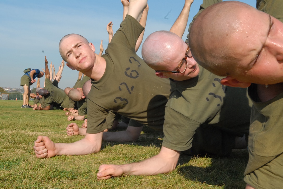Recruit Andrew Campbell, left, Platoon 3263, Company M, does core-strengthening exercises along with fellow recruits.
