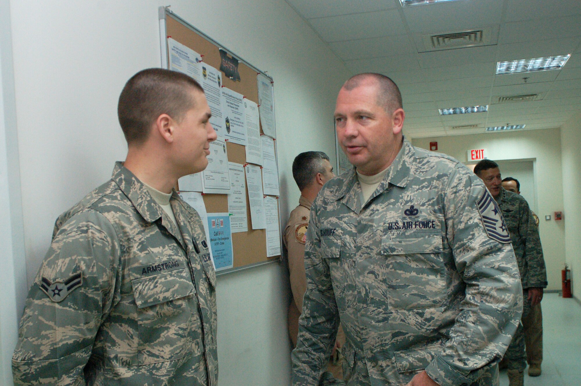 SATHER AIR BASE, Iraq --Chief Master Sgt. Scott Dearduff, the 9th Air Force and U.S. Air Forces Central command chief, speaks with Airman 1st Class Bret Armstrong from the 447th Expeditionary Readiness Squadron's logistics plans and program section.  (U.S. Air Force photo/Tech. Sgt. Amanda Callahan)