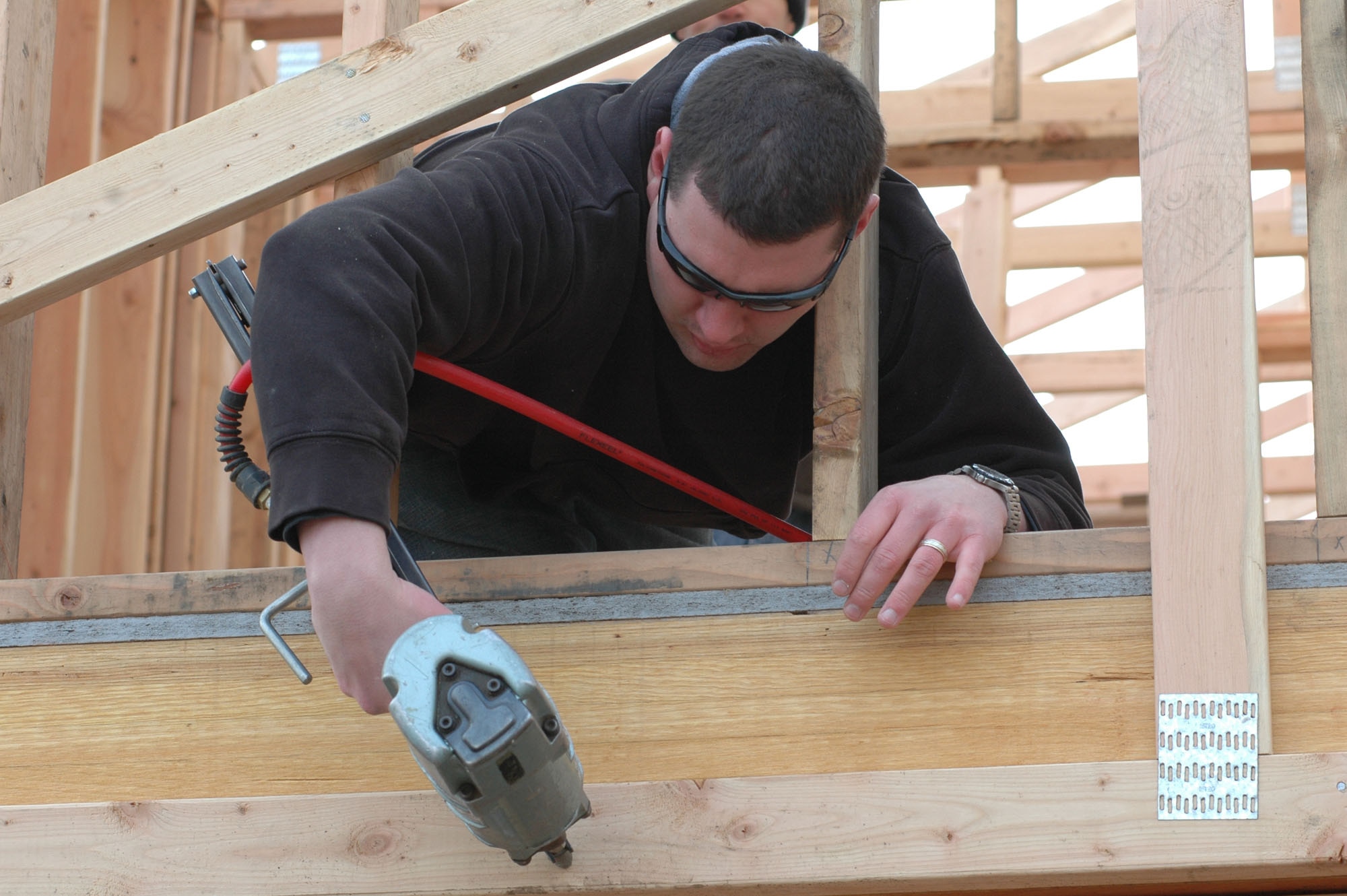 SPOKANE, Wash. – Staff Sgt. Paul Maples of the 66th Training Squadron at Fairchild Air Force Base, Wash., works on a Habitat for Humanity home on Union Street here March 13. About 15 Airmen from the squadron, ranging from new Airman to commander, volunteered their off day to Habitat-Spokane, continuing a working relationship between Habitat and Spokane that has spanned more than a decade. Habitat-Spokane executive director Michone Preston said she “can’t say enough about our partnership with Fairchild.” (U.S. Air Force photo / Tech. Sgt. Larry W. Carpenter Jr.)