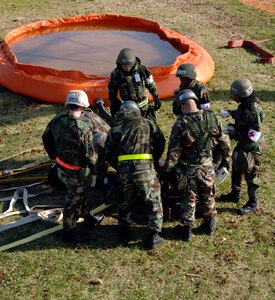LANGLEY AIR FORCE BASE, Va. -- Staff Sgt. Leroy Clemons of the Langley Fire Department, demonstrates how to use emergency fire equipment March 17 in a simulated deployed environment. This training is used to prepare Airmen for real-world combat situations. (U.S. Air Force photo/Senior Airman Christopher L. Ingersoll)