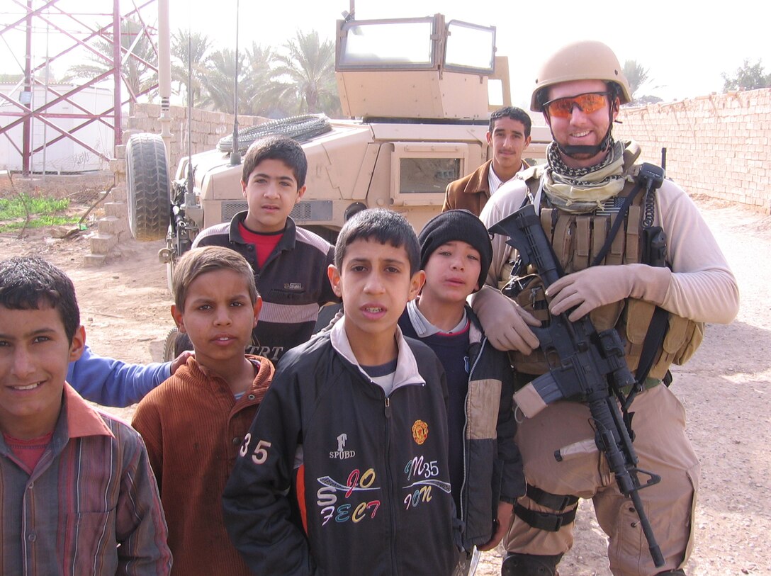 AFOSI agent with Iraqi children