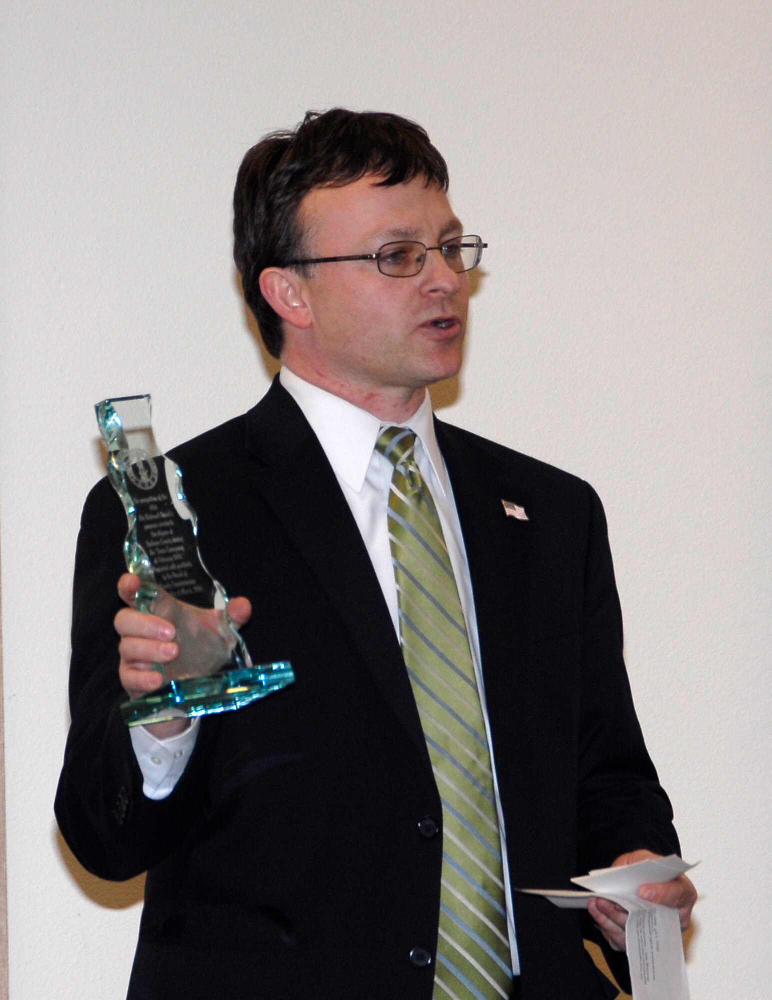 FAIRCHILD AIR FORCE BASE, Wash. – Spokane County Commissioner Mark Richard presents a trophy March 18 here to the 141st Air Refueling Wing, Washington Air National Guard. The trophy thanks Guard members for their assistance during February’s snow emergency. Commissioner Richard said the county “won’t know how many lives you saved by your actions.” (Washington Air National Guard photo / Senior Master Sgt. Bob Thackton)
