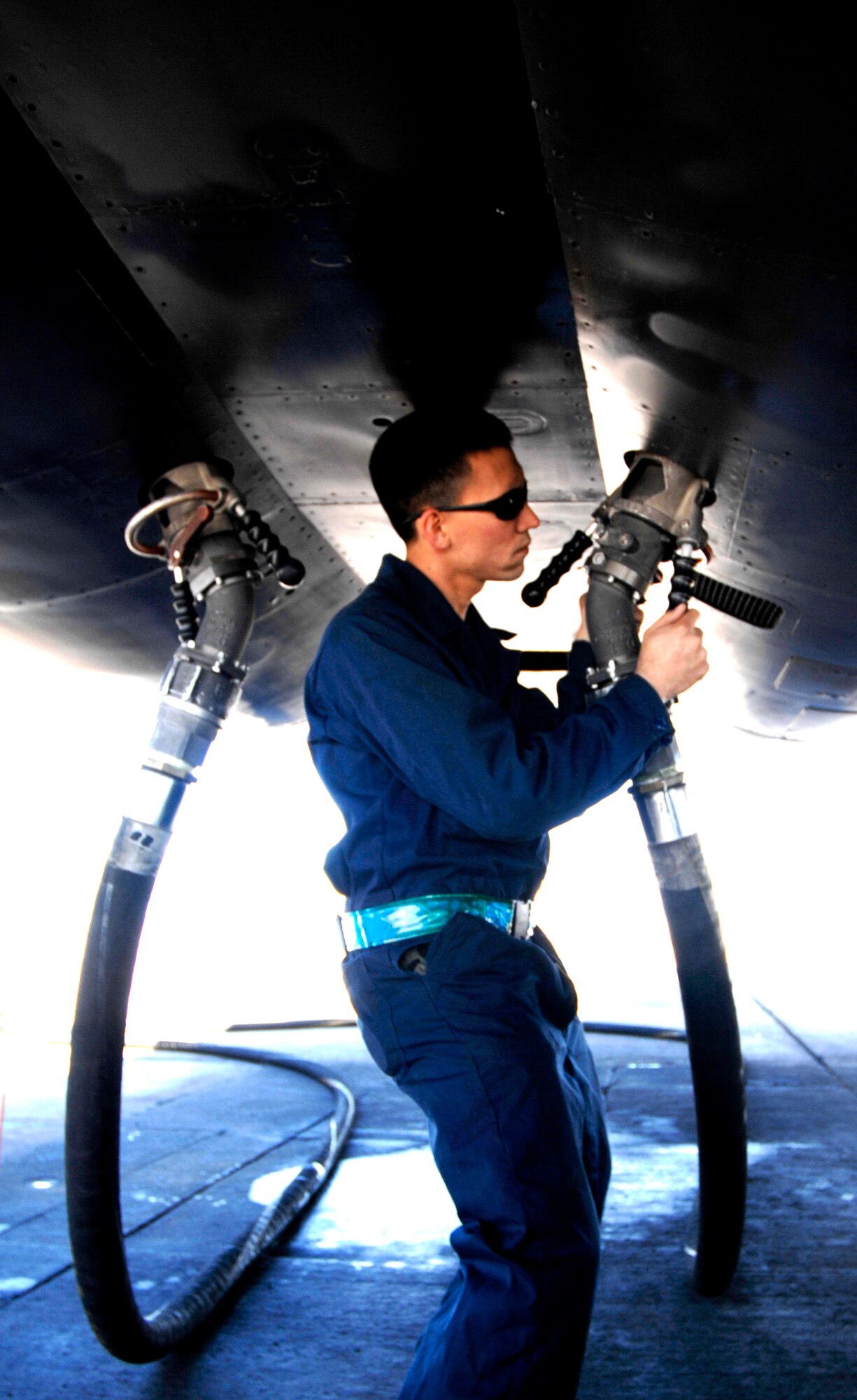 Airman James Lau locks in a fuel hose onto a B-1B Lancer March 19 at Dyess Air Force Base, Texas. The bomber was the Air Force's first aircraft to fly at the supersonic speeds using a 50/50 blend of synthetic and petroleum fuel. The supersonic flight occured over the White Sands Missile Range airspace in south-central New Mexico, but took off from Dyess AFB. Airman Lau is assigned to Dyess AFB. (U.S. Air Force photo/Tech. Sgt. Cecilio M. Ricardo) 