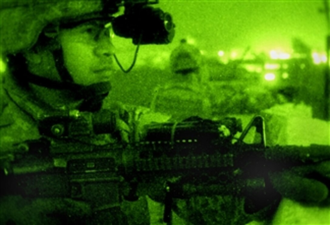 U.S. Army Sgt. Neil Tuioti provides security at an Iraqi army checkpoint in Ur, Iraq, March 11, 2008. Tuioti is assigned to the 2nd Styrker Cavalry Regiment's 1st Squadron.