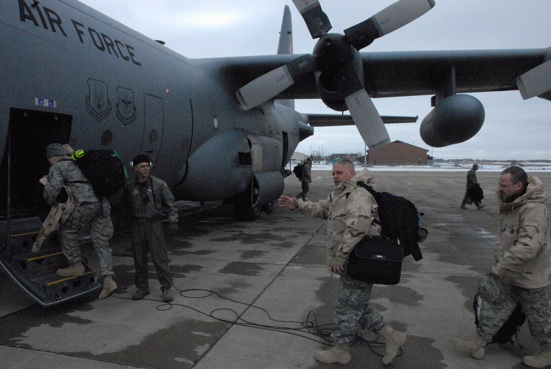 NIAGARA FALLS ARS, N.Y. -- Nearly two dozen reservists of the 914th Civil Engineer Squadron departed Niagara for a deployment in support of Operation Enduring Freedom.  (U.S. Air Force photo / Airman Andrew Caya) 