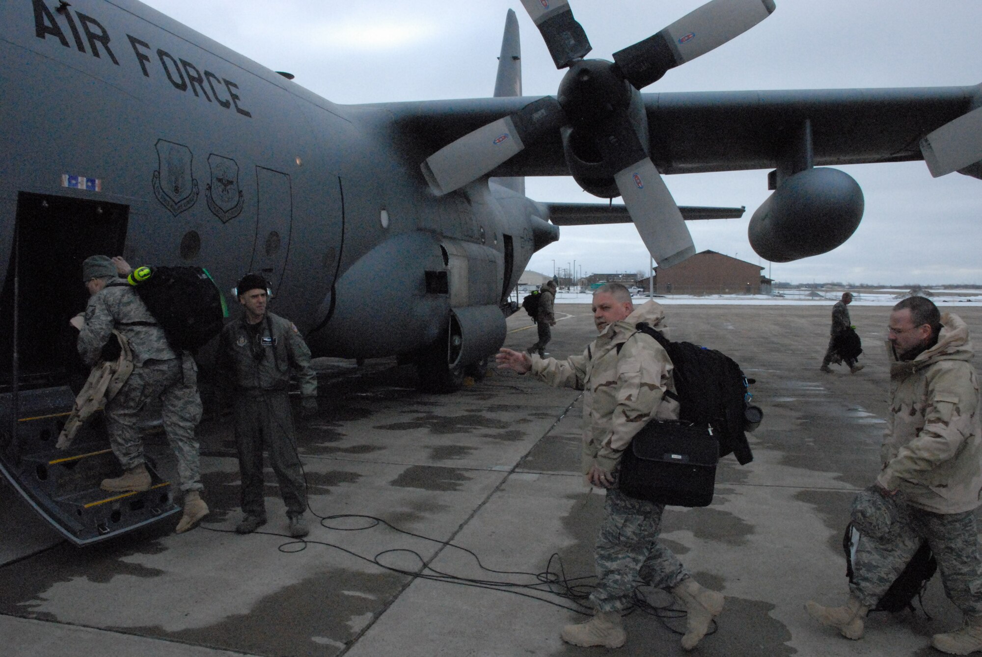 NIAGARA FALLS ARS, N.Y. -- Nearly two dozen reservists of the 914th Civil Engineer Squadron departed Niagara for a deployment in support of Operation Enduring Freedom.  (U.S. Air Force photo / Airman Andrew Caya) 