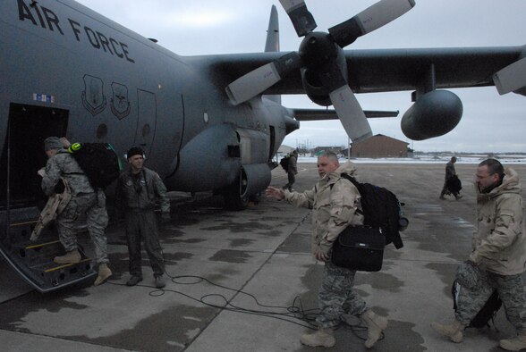 NIAGARA FALLS ARS, N.Y. -- Nearly two dozen reservists of the 914th Civil Engineer Squadron departed Niagara for a deployment in support of Operation Enduring Freedom.  (U.S. Air Force photo / Airman Andrew Caya) 