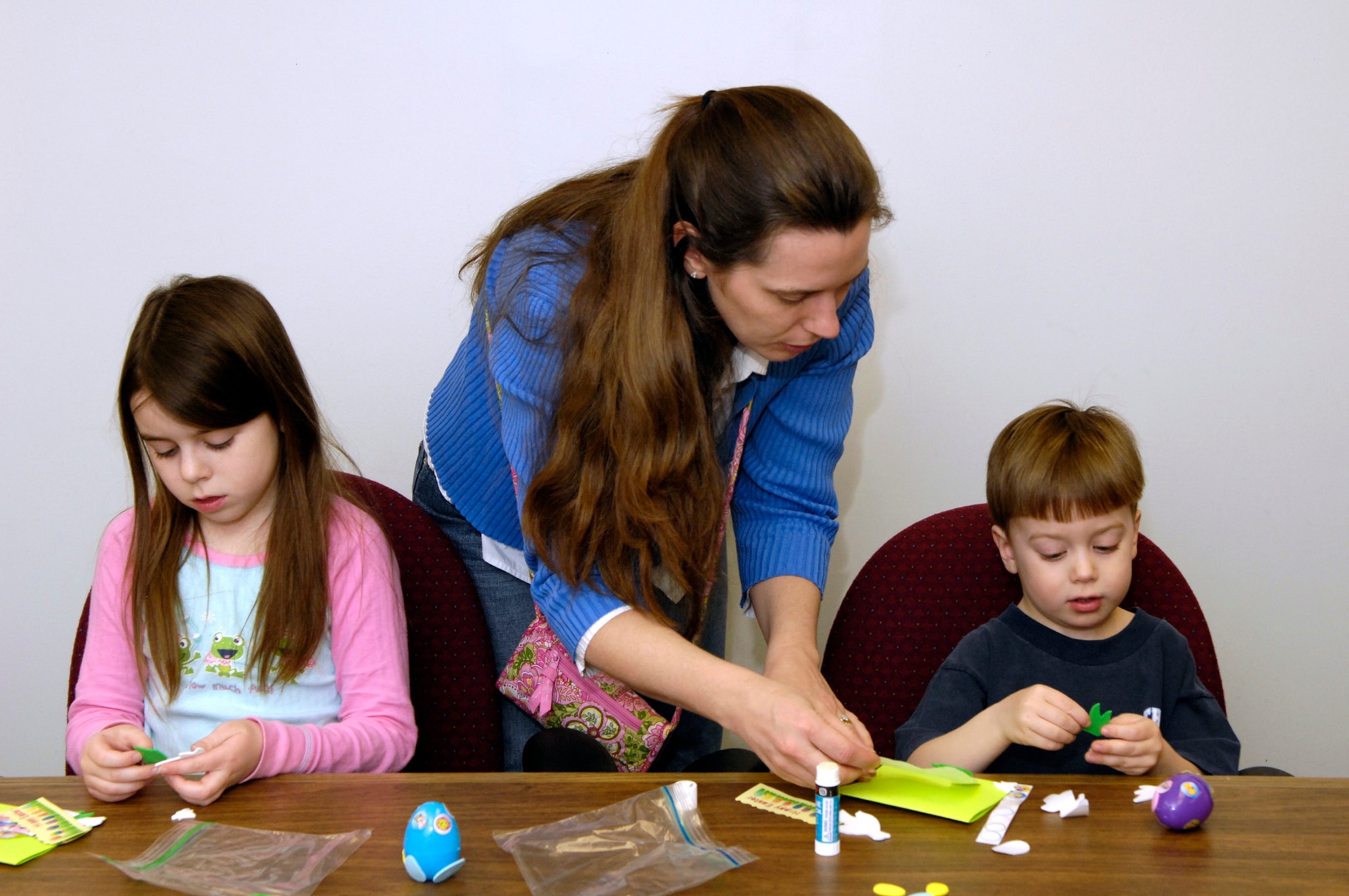 HANSCOM AFB, Mass. – Kristi Gatlin (center) helps her children Cory (right) and Riley (left) make Easter crafts at the Base Library on March 19. The library offers a number of activities throughout the year for children and adults. For more information on upcoming library events visit www.hanscomservices.com (U.S. Air Force photo by Mark Wyatt)
