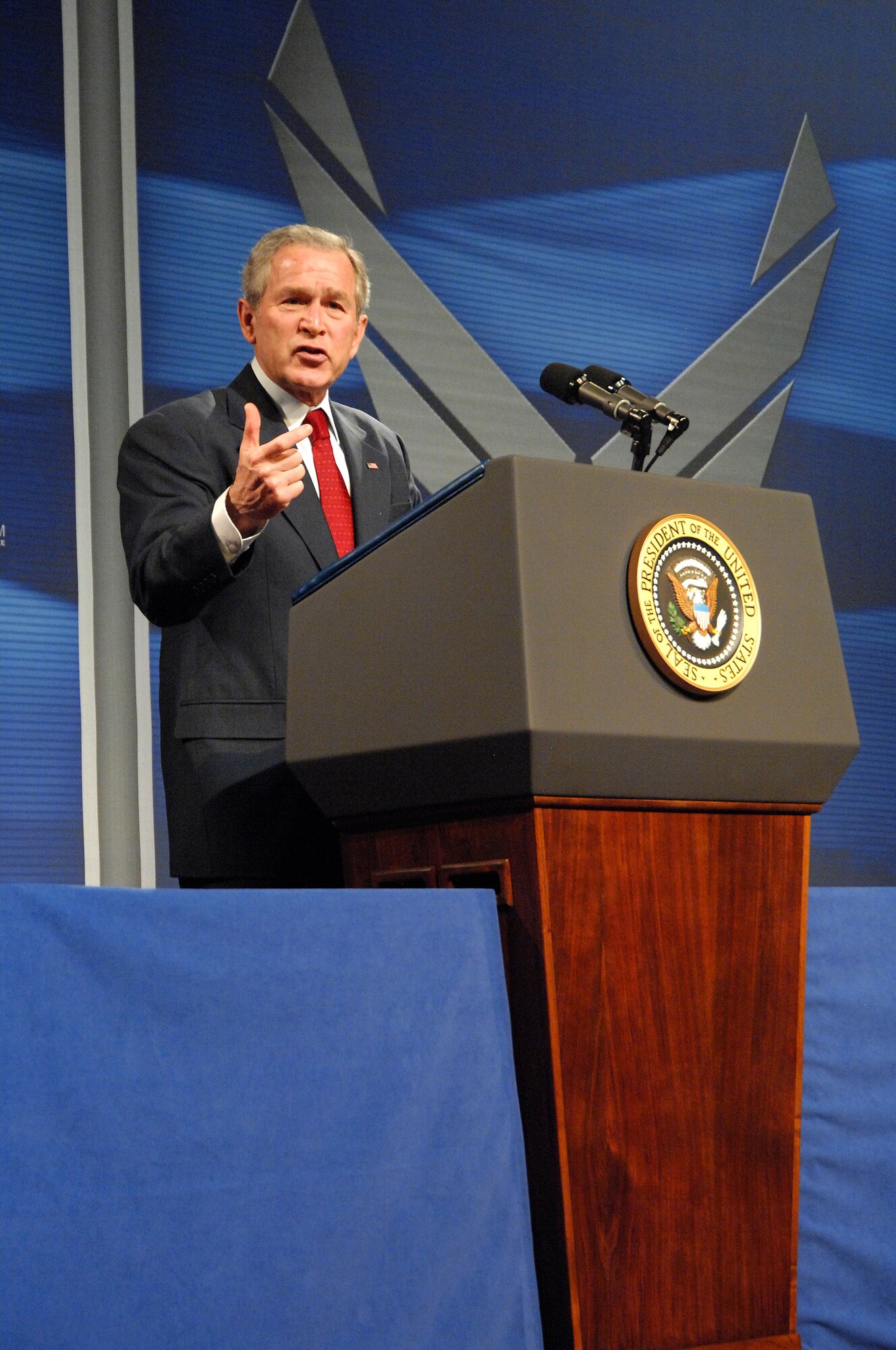 President George W. Bush discusses the Global War on Terror with about 1,100 attendees at the National Museum of the U.S. Air Force March 27. The president landed at nearby Wright-Patterson Air Force Base, Ohio, and traveled to the museum, where he spoke for about 40 minutes. President Bush thanked Airmen for their role in the fight against terrorism and outlined the need for continued support to Iraq. (Air Force photo by Ben Strasser)

