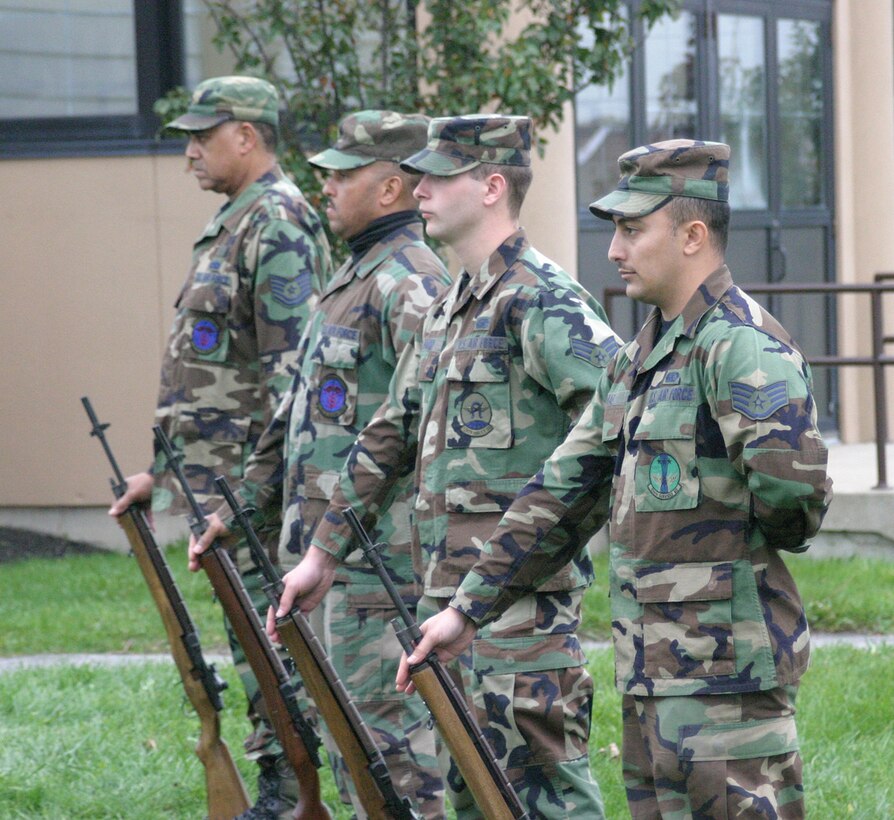NIAGARA FALLS ARS, N.Y. -- Air Force Reserve members from the 914th Airlift Wing along with Air National Guard members of the 107th Air Refueling Wing practice honor guard drill procedures as the Niagara Falls Air Reserve Station Honor Guard is established.  (U.S. Air Force photo / Mr. Michael Harvey)