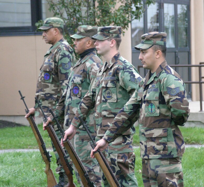 NIAGARA FALLS ARS, N.Y. -- Air Force Reserve members from the 914th Airlift Wing along with Air National Guard members of the 107th Air Refueling Wing practice honor guard drill procedures as the Niagara Falls Air Reserve Station Honor Guard is established.  (U.S. Air Force photo / Mr. Michael Harvey)