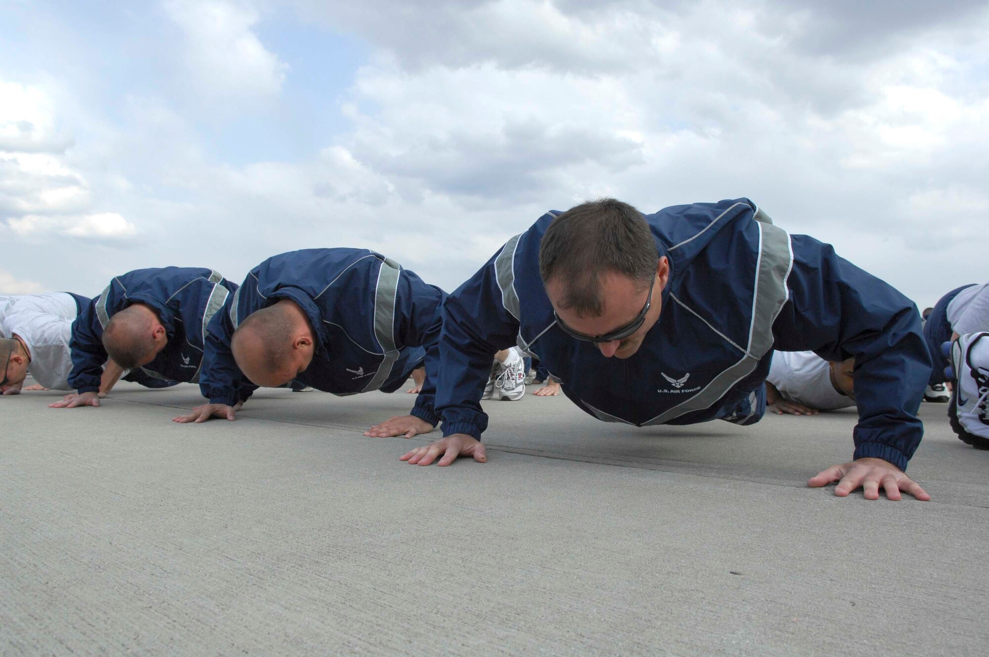 SHAW AIR FORCE BASE, S.C.-- Airmen from the 20th Fighter Wing warm up with push-ups prior to a 3.1 mile valor run on the flight line recently. The valor run promotes wing-wide esprit de corps and camaraderie.  Physical fitness is a key factor in maintaining air expeditionary readiness. (U.S. Air Force photo/Tech. Sgt. Josef Cole III)