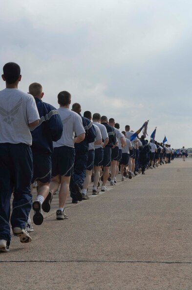 SHAW AIR FORCE BASE, S.C.-- A large portion of the 20th Fighter Wing's, more than 4500, active duty members participated in a 3.1 mile valor run on the flight line recently. The valor run promotes wing-wide esprit de corps and camaraderie.  Physical fitness is a key factor in maintaining air expeditionary readiness.  (U.S. Air Force photo/Staff Sgt. Nathan Bevier)