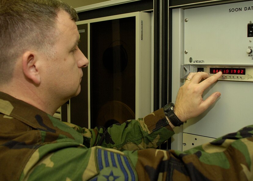 Tech. Sgt. Vincent Jones sets the computer clock system at the solar observatory March 26, 2008, on Holloman Air Force Base, N.M. (U.S. Air Force photo/Airman 1st Class Michael J. Means )