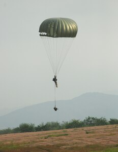 A U.S. soldier from the 509th Airborne Battalion floats to the ground during the combined jump with Honduran soldiers April 30. The Ft. Polk, La., unit was in Honduras for a Key Leader Exchange to help prepare Honduran soldiers for an upcoming multi-national exercise. (U.S. Air Force photo by Tech. Sgt. John Asselin)