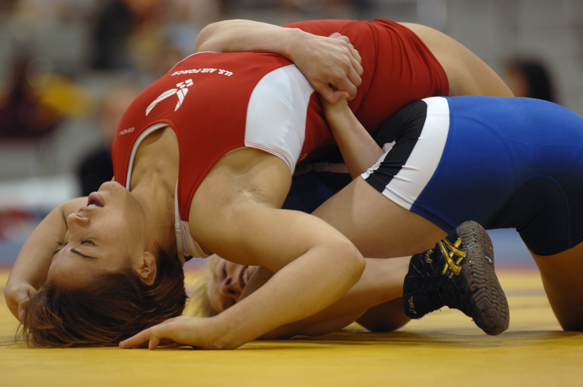 LAS VEGAS—Air Force wrestler Senior Airman Rachel Bernardes (red) attempts to break a hold from her opponent, Sara Fulp-Allen, New York Athletic Club, in second-round competition of the senior women’s freestyle tournament, 48 kilos, during the 2008 U.S. National Wrestling Championships April 24 at the Las Vegas Convention Center. The Air Force wrestling team finished the tournament with three overall place wins. (U.S. Air Force photo/Airman 1st Class Brian Ybarbo)