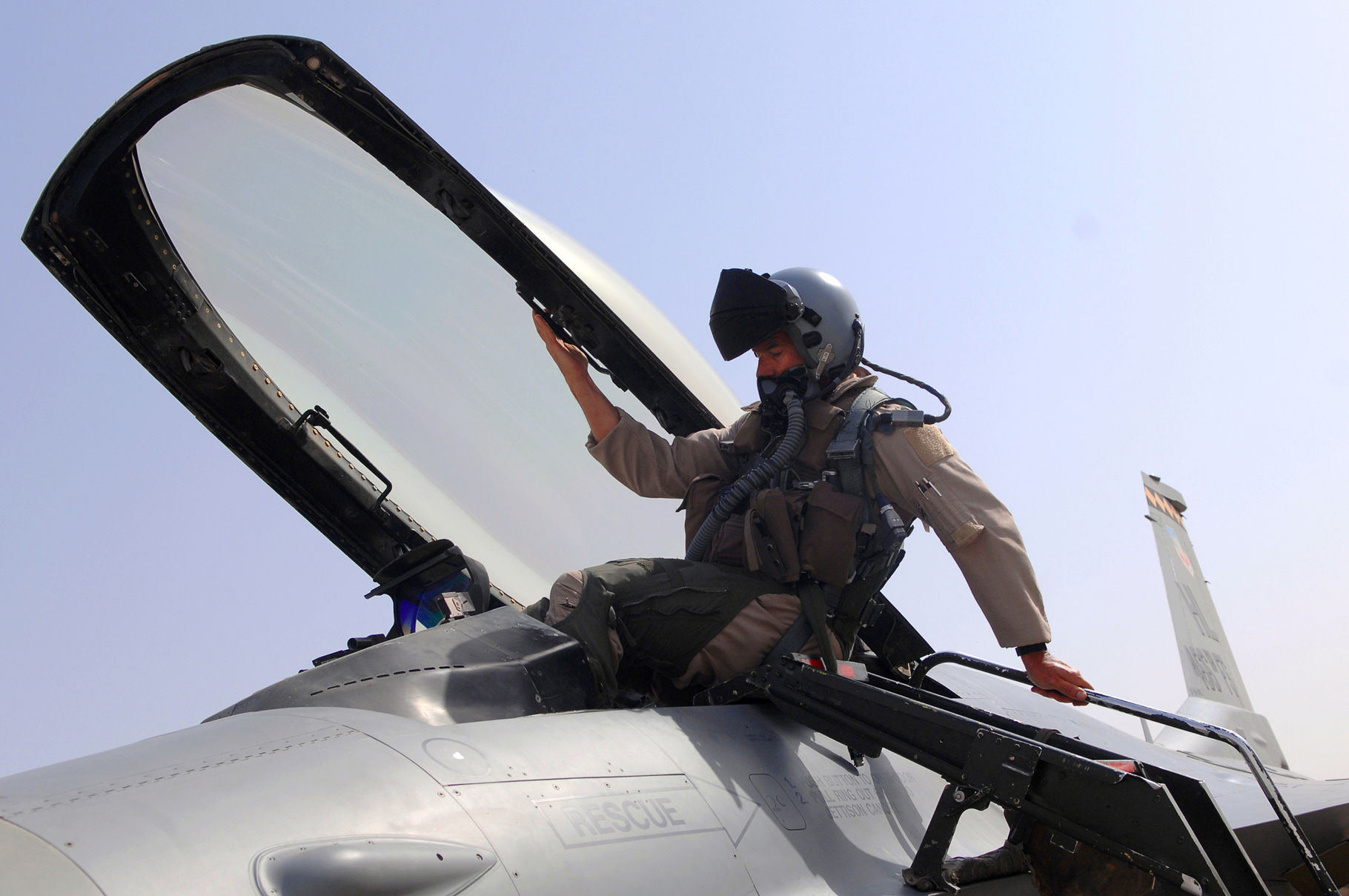 Air Force pilot breaks own world aviation record > Air Force > Article
