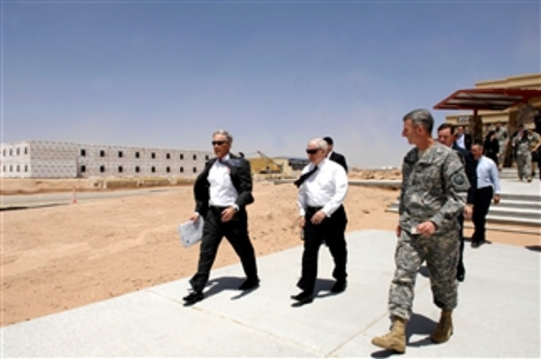 Defense Secretary Robert M. Gates tours the barracks under construction on Fort Bliss in El Paso, Texas, May 1, 2008.    