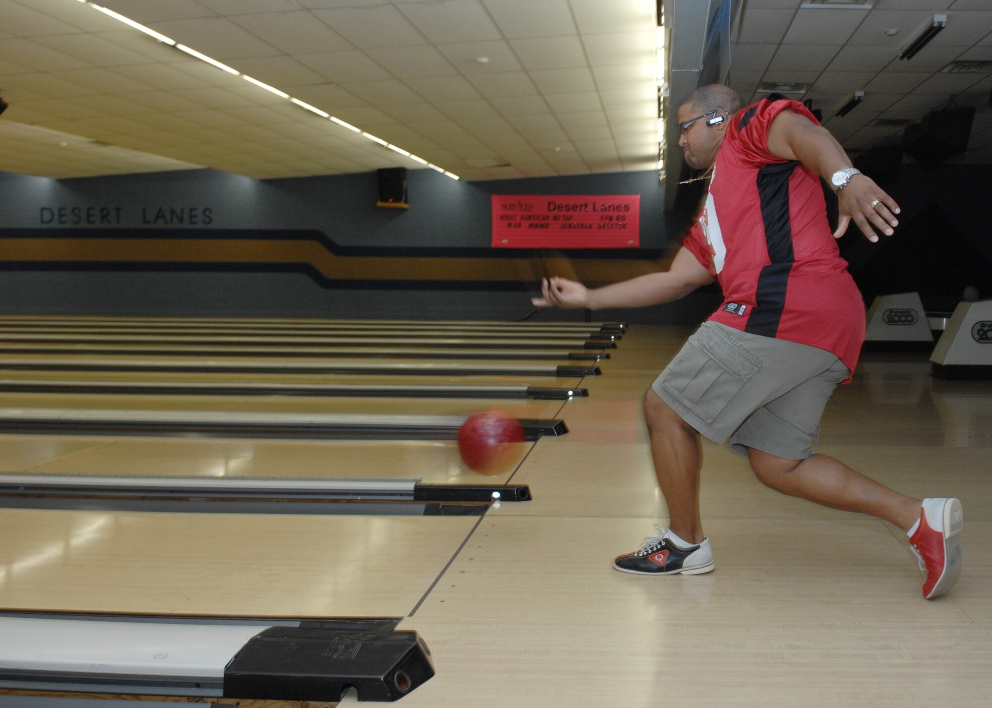 Techincal Sergeant Derek Lee, 49th Logistics Readiness Squadron, bowls during Bowl For Kid's Sake, presented by Big Brothers Big Sisters of Otero County April 14, 2008 at Holloman Air Force Base, N.M. Tsgt Lee is a member of the Semi-pro football team Alamogordo Desert Dawgs, volunteer for Big Brother's Big Sisters, and an active duty Air Force member. (U.S. Air Force photo/ Senior Airman Anthony Nelson Jr)
